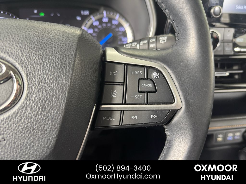 Vehicle image 17 of 31