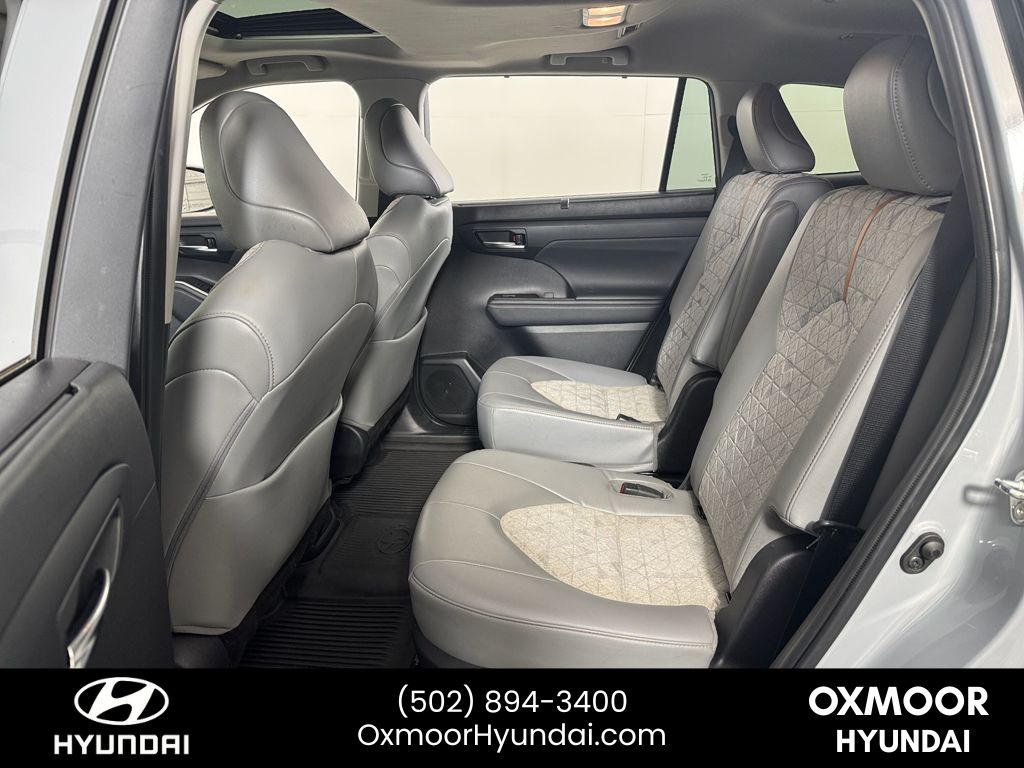 Vehicle image 29 of 31