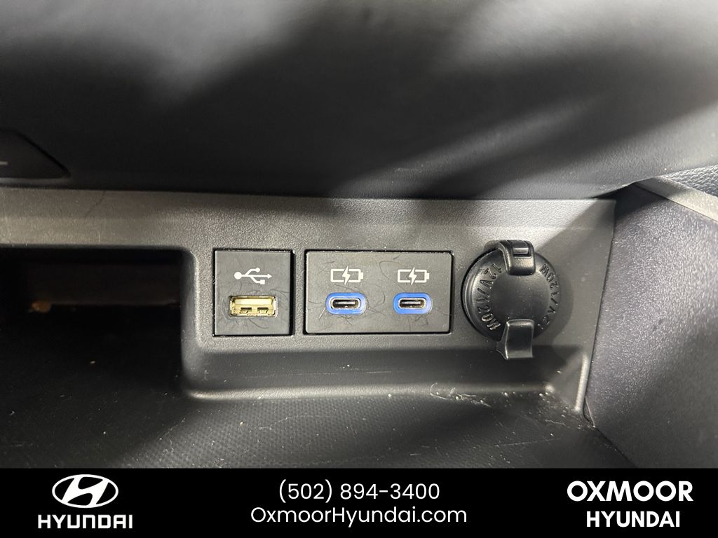 Vehicle image 23 of 31