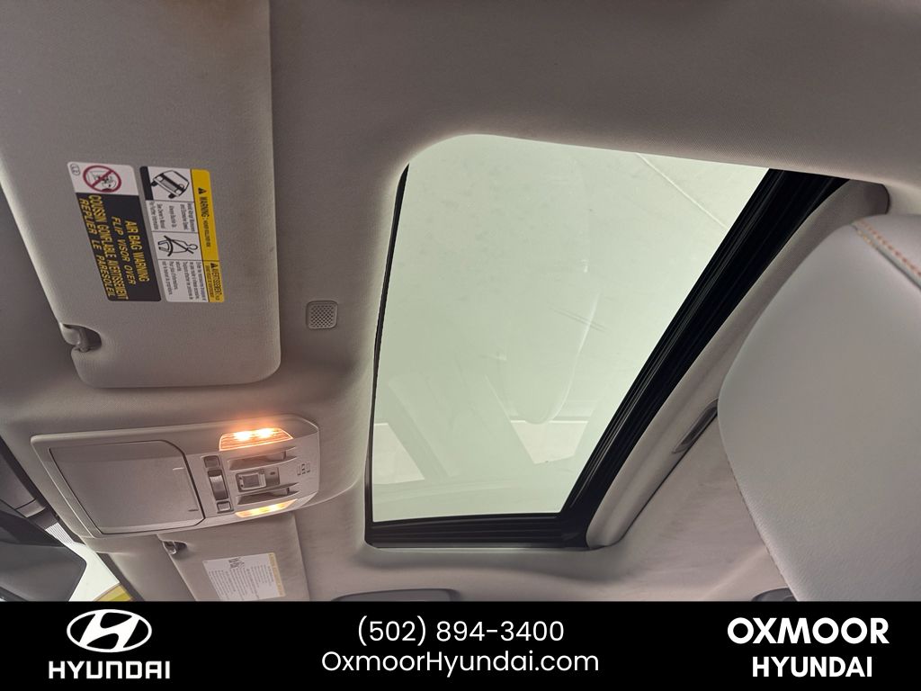 Vehicle image 14 of 31