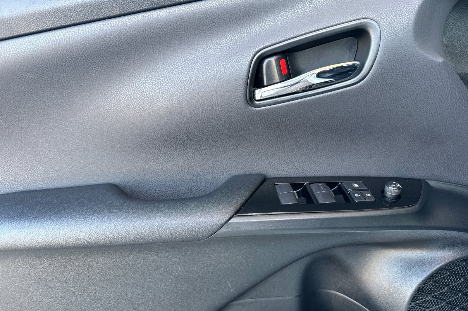 Vehicle image 13 of 46