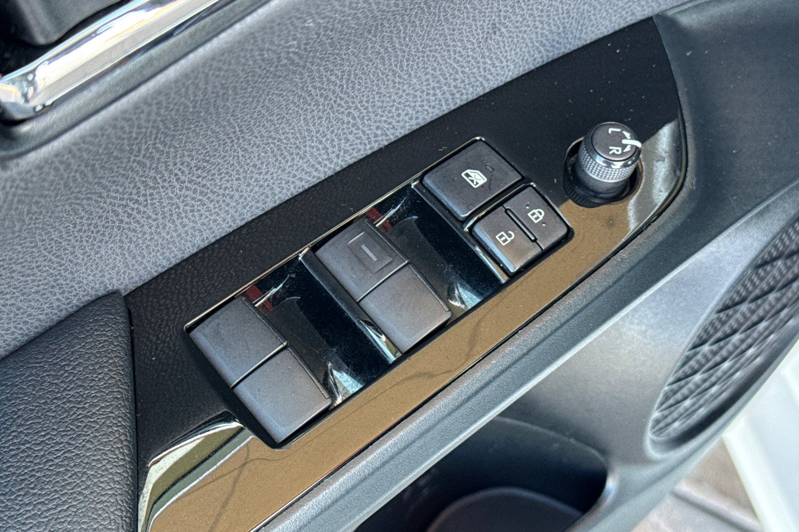 Vehicle image 14 of 46