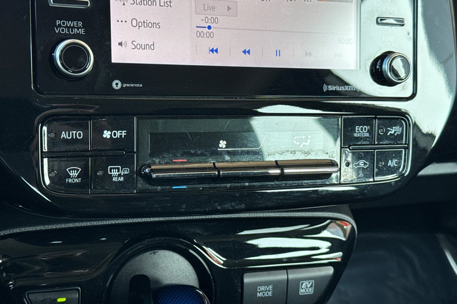 Vehicle image 25 of 46