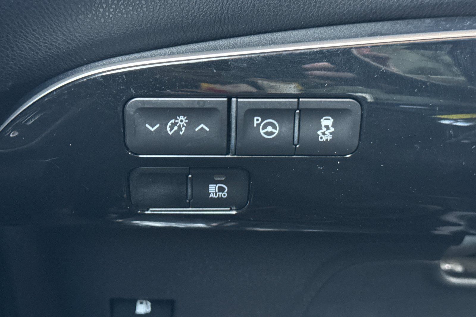 Vehicle image 33 of 46