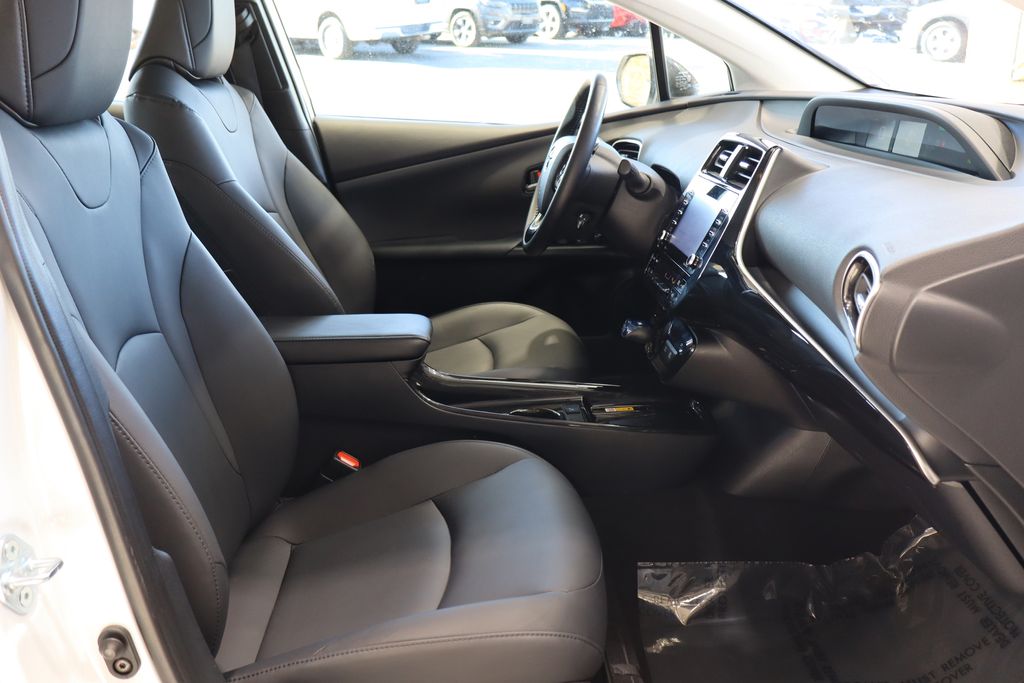 Vehicle image 12 of 40