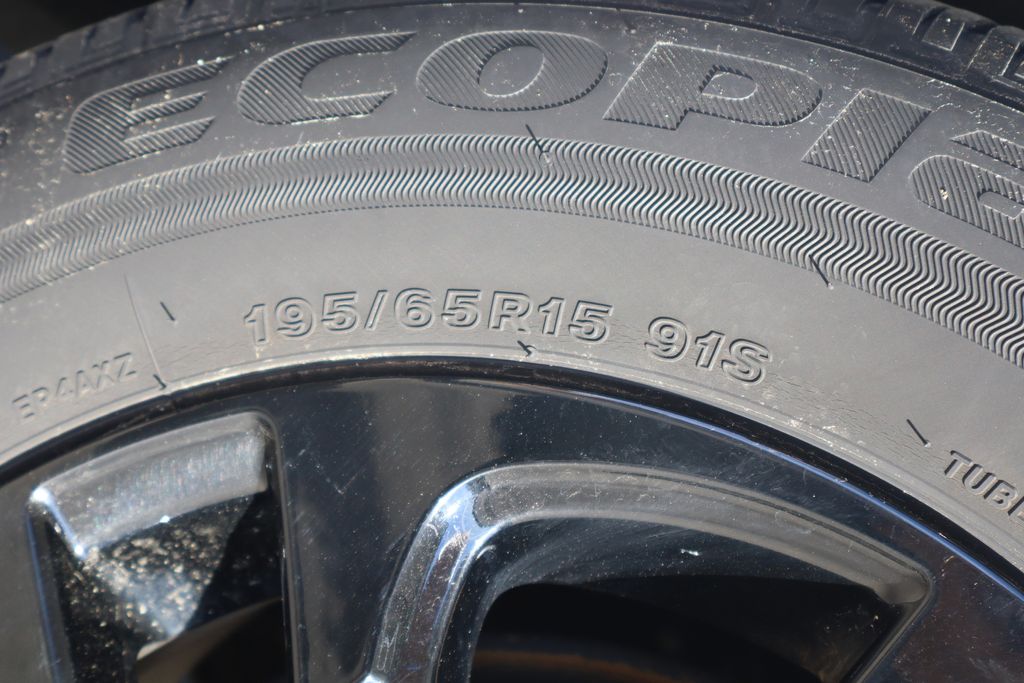 Vehicle image 38 of 40