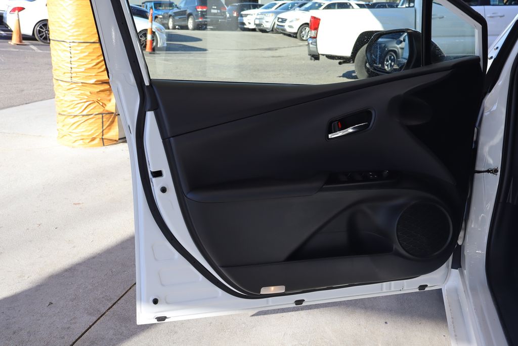 Vehicle image 13 of 40