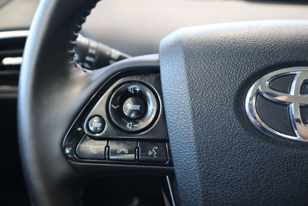 Vehicle image 19 of 40