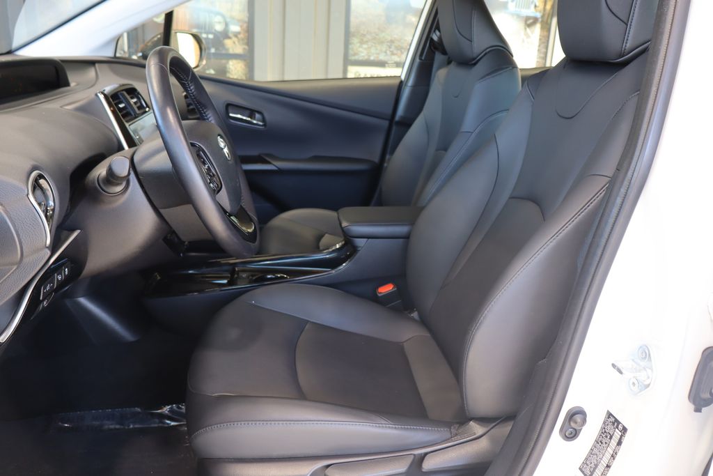 Vehicle image 9 of 40