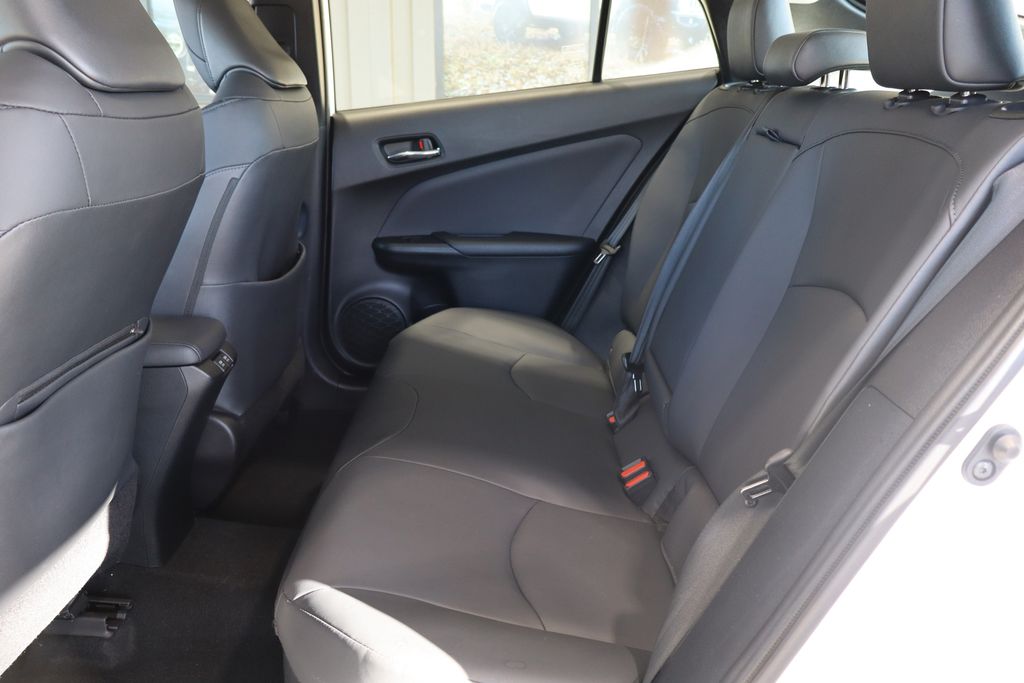 Vehicle image 10 of 40