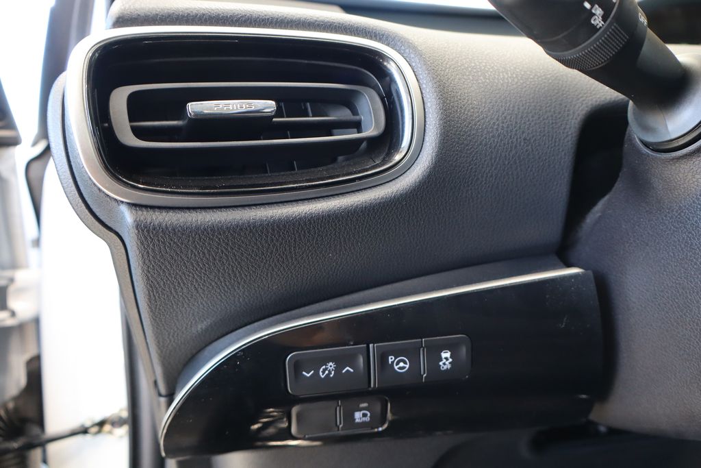 Vehicle image 15 of 40