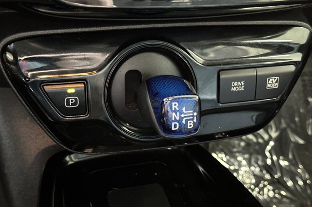 Vehicle image 21 of 29