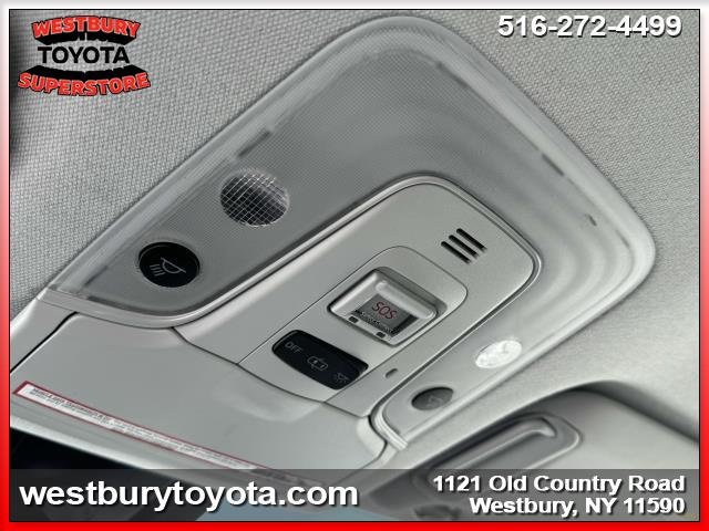 Vehicle image 33 of 34