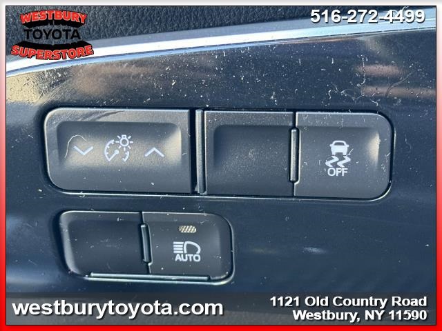 Vehicle image 21 of 34