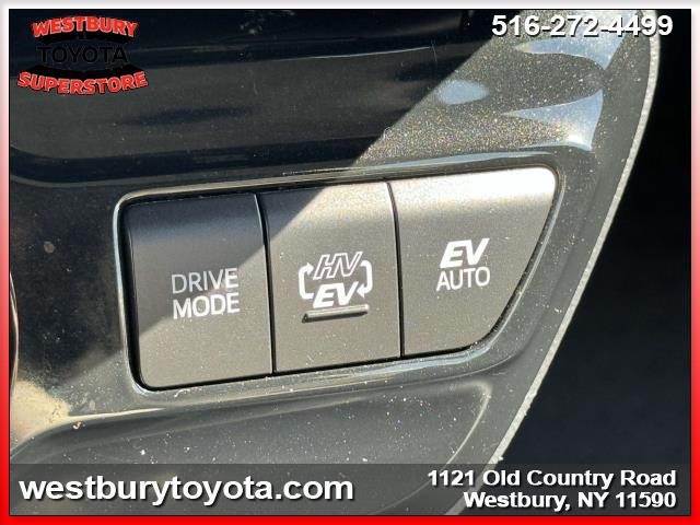 Vehicle image 32 of 34