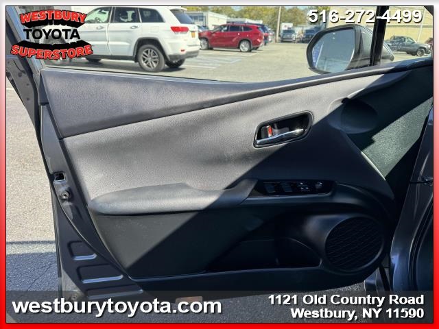 Vehicle image 18 of 34