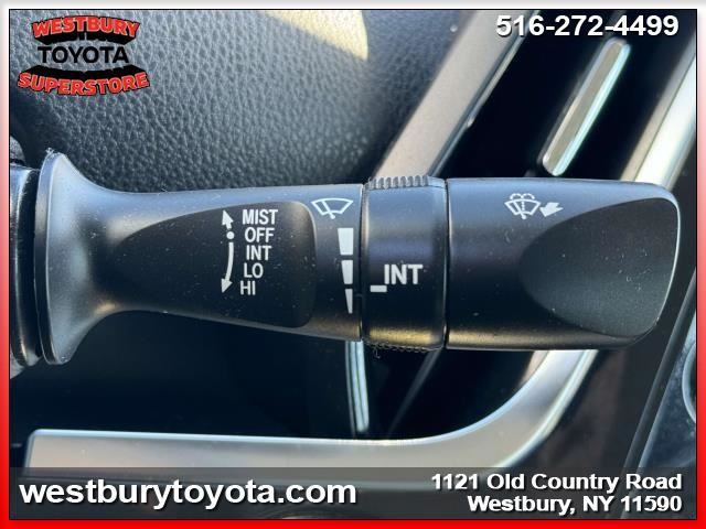 Vehicle image 25 of 34