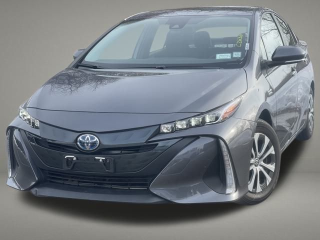 2022 Toyota Prius Prime LE Image 2 of 36