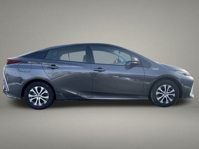 2022 Toyota Prius Prime LE Image 5 of 36