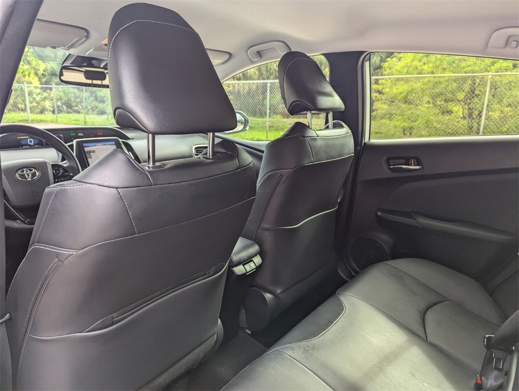 Vehicle image 23 of 34