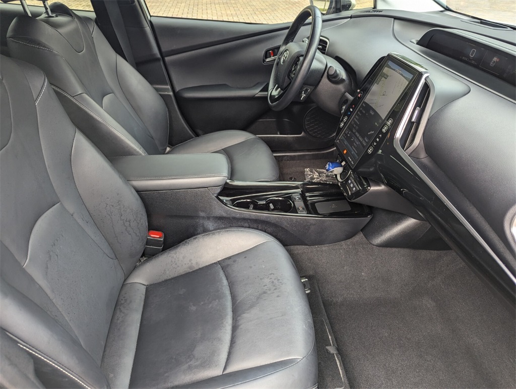 Vehicle image 14 of 34
