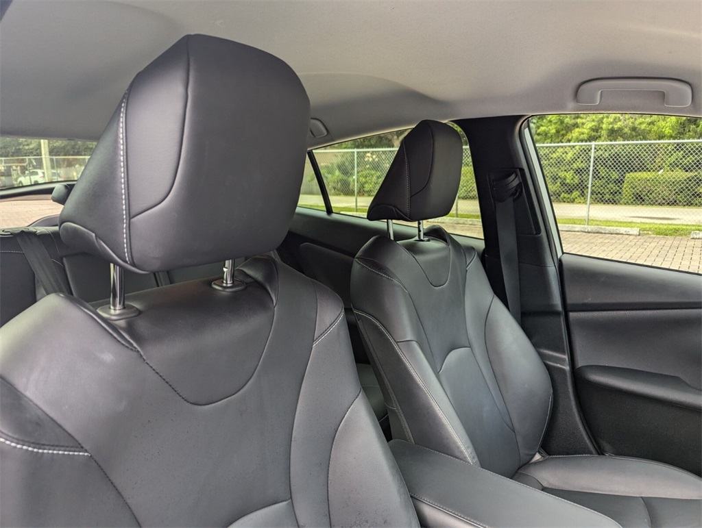 Vehicle image 15 of 34