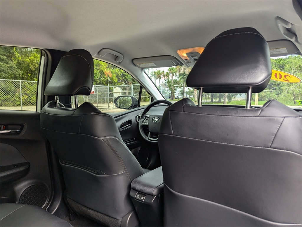 Vehicle image 16 of 34