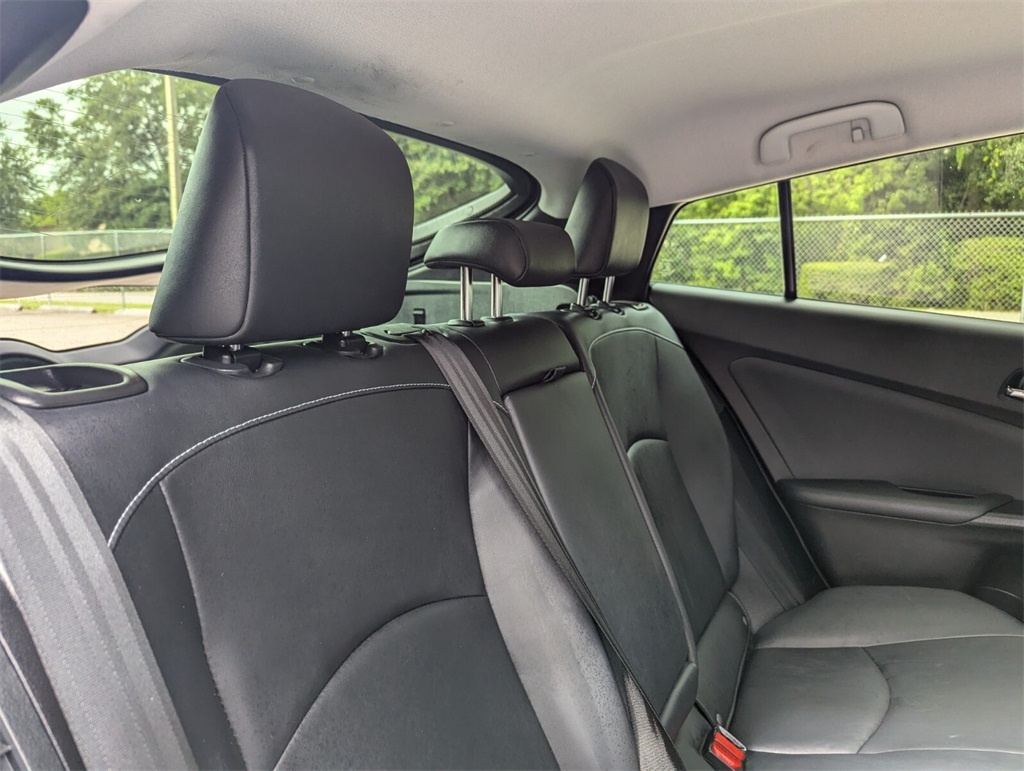 Vehicle image 18 of 34