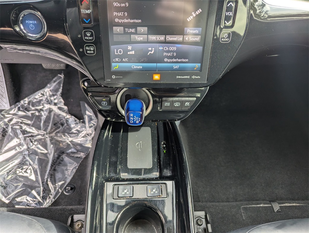 Vehicle image 28 of 34
