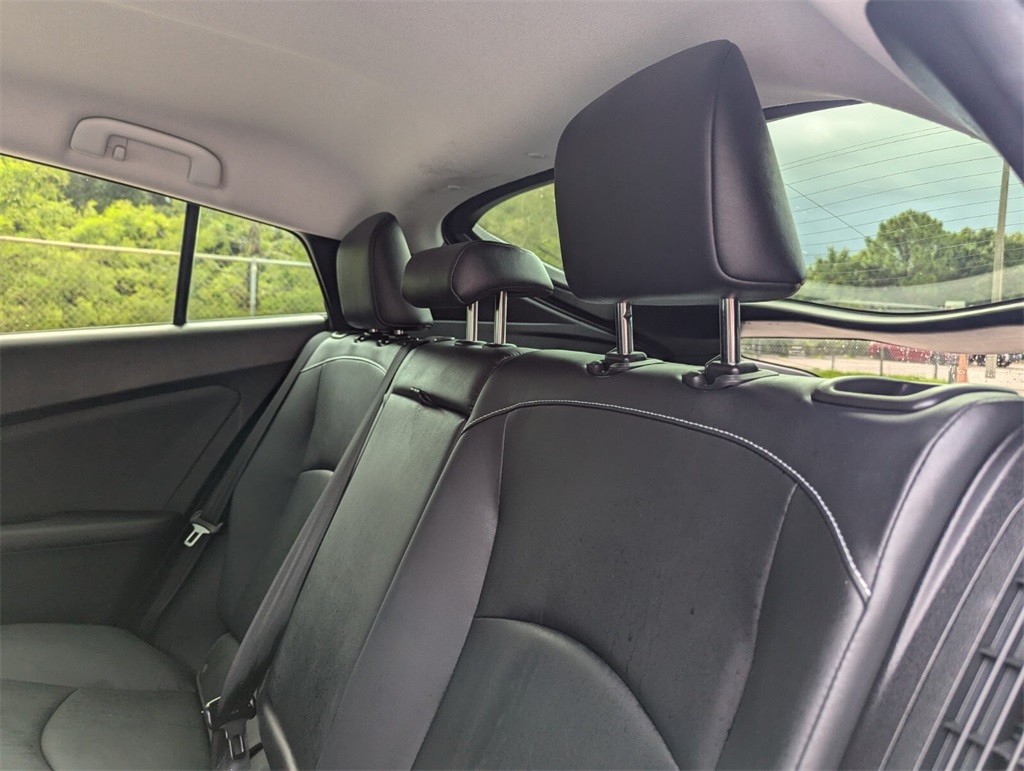 Vehicle image 21 of 34