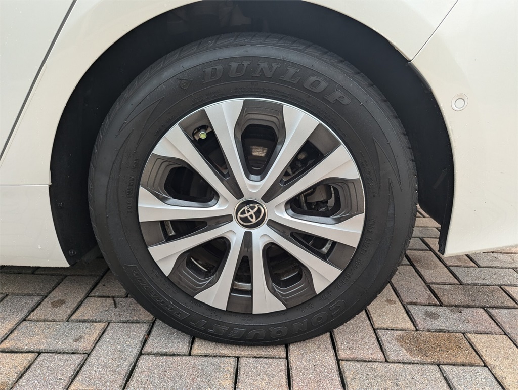 Vehicle image 20 of 34