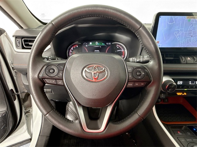 Vehicle image 19 of 40