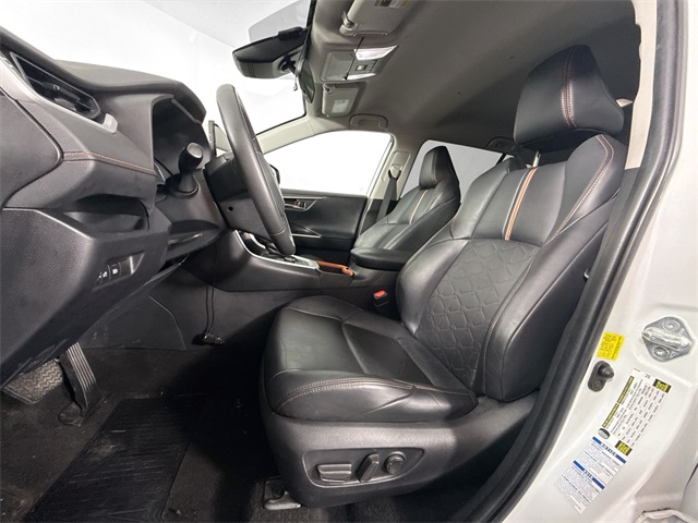 Vehicle image 17 of 40