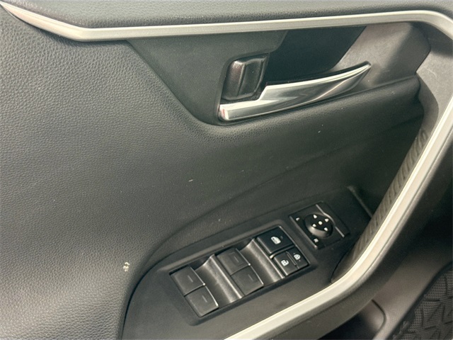Vehicle image 24 of 40