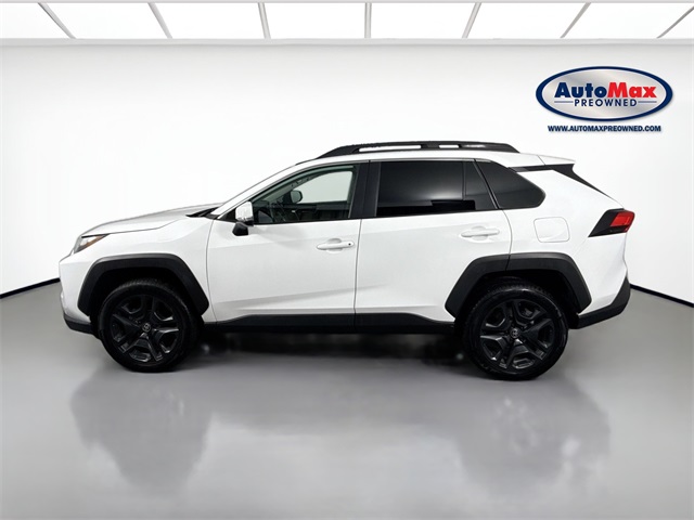Vehicle image 8 of 40
