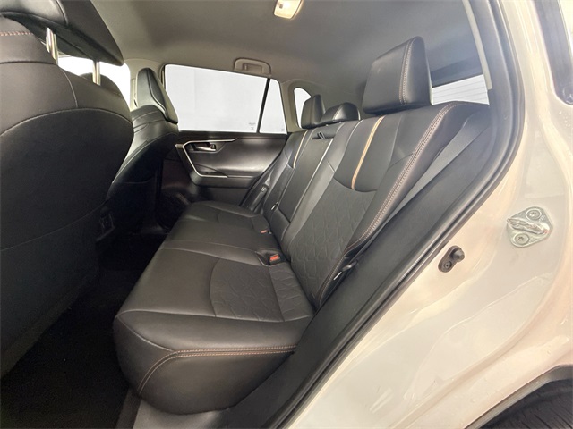 Vehicle image 26 of 40