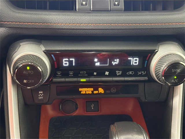 Vehicle image 14 of 40