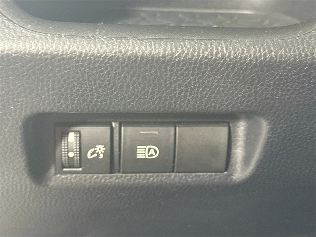 Vehicle image 23 of 40