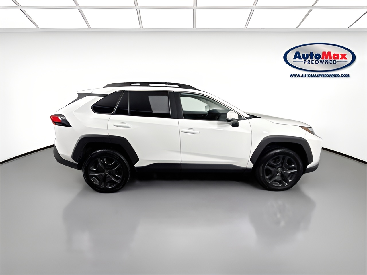 Vehicle image 36 of 40