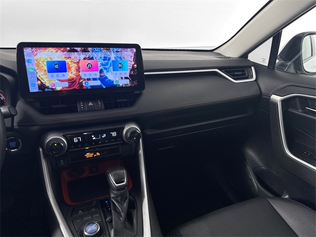 Vehicle image 27 of 40