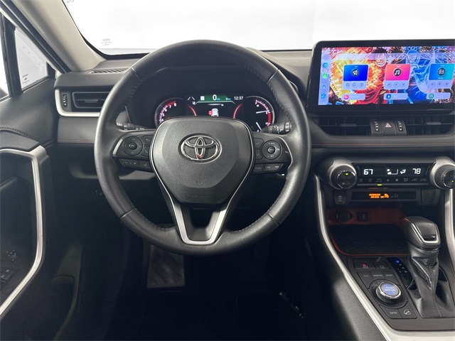 Vehicle image 10 of 40