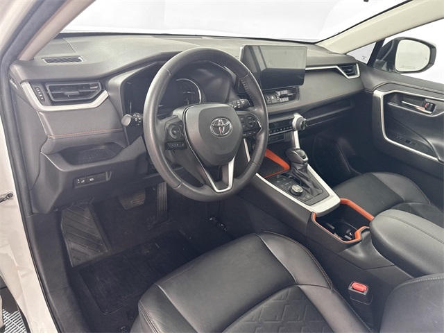 Vehicle image 18 of 40