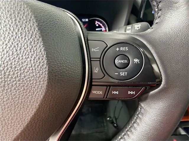 Vehicle image 21 of 40