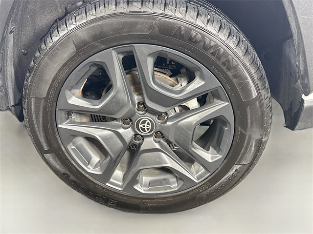 Vehicle image 31 of 40