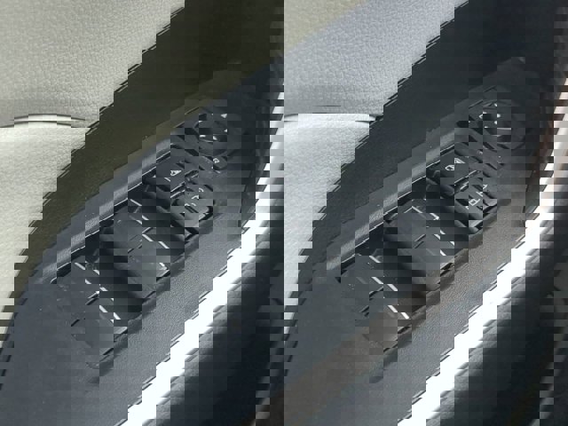 Vehicle image 22 of 27