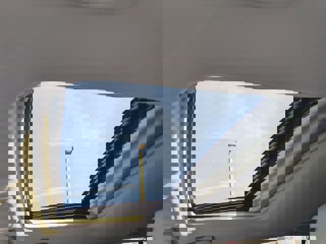 Vehicle image 18 of 27