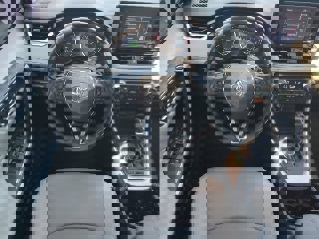 Vehicle image 14 of 27