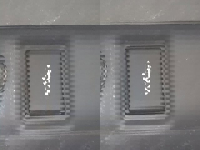 Vehicle image 21 of 27