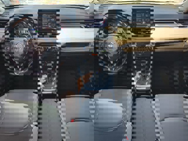 Vehicle image 13 of 27