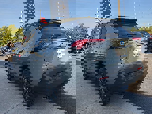 Vehicle image 6 of 27